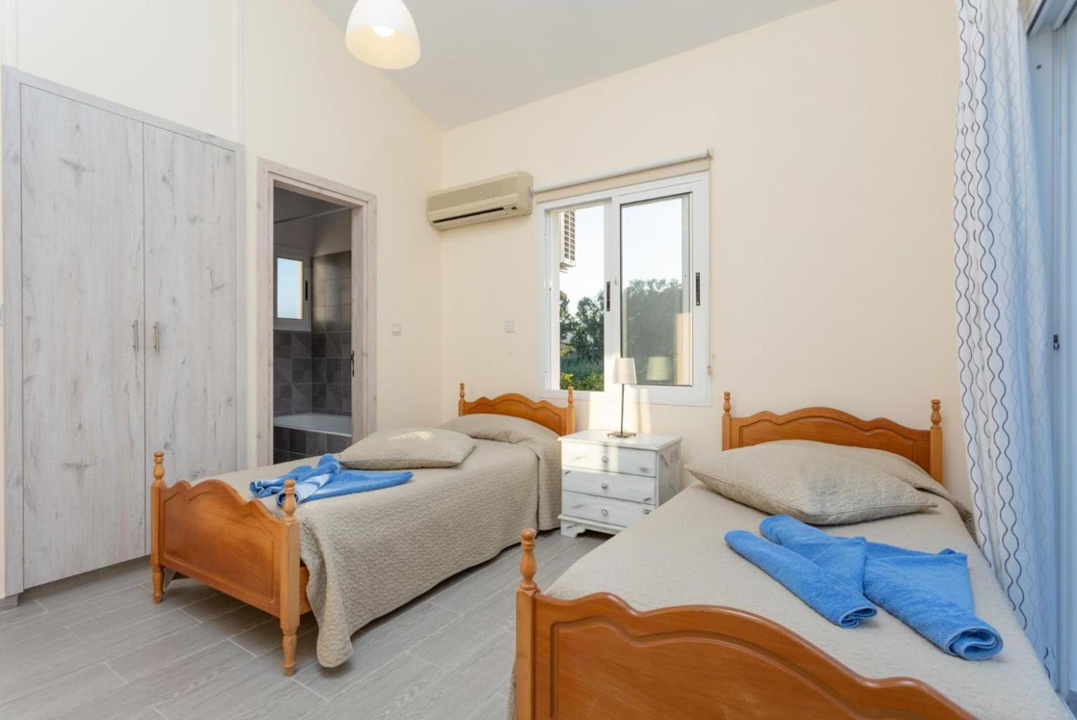 Sun Beach Villa Tria Polis Extérieur photo